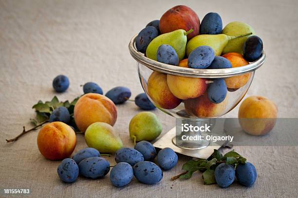 Foto de Vaso De Frutas e mais fotos de stock de Alimentação Saudável - Alimentação Saudável, Ameixa - Fruta, Antiguidade