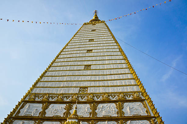 chedi phra sri maha phot - wat maha that foto e immagini stock