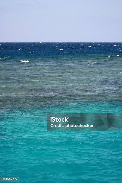 Foto de O Mar e mais fotos de stock de Areia - Areia, Arrebentação, Azul