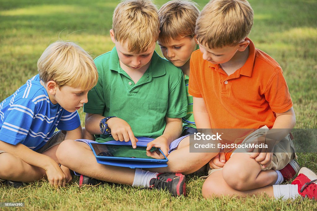 Kinder mit Tablet-Computer - Lizenzfrei Berührungsbildschirm Stock-Foto
