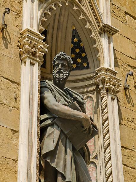st. luke en fachada de orsanmichele iglesia. florence - giambologna fotografías e imágenes de stock