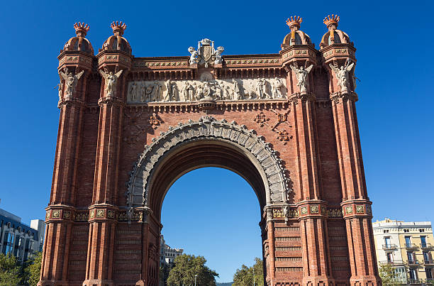 istock Barcelona Arch of Triumph 181571396