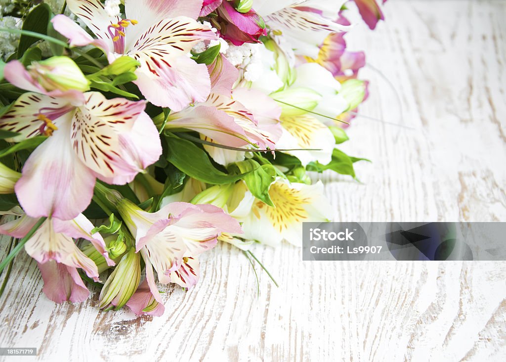 bouquet di fiori Alstromeria - Foto stock royalty-free di Alstromeria