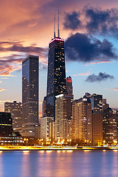 skyline von chicago. - chicago illinois lake hancock building stock-fotos und bilder