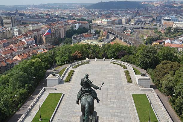 edificios de la ciudad de praga - vitkov fotografías e imágenes de stock