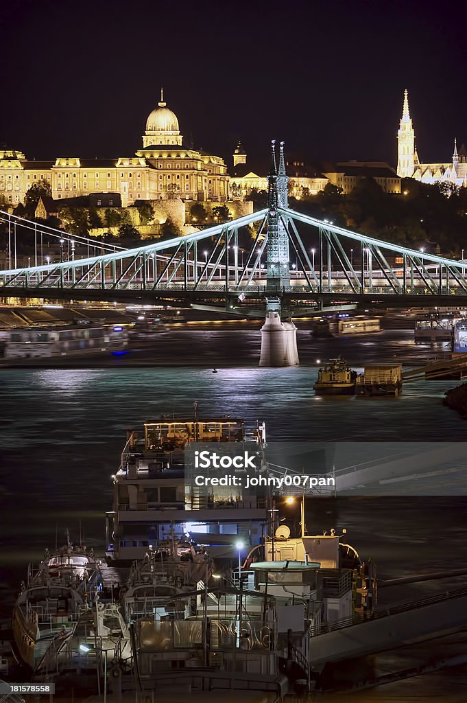Touristen in Budapest auf die Donau - Lizenzfrei Budapest Stock-Foto