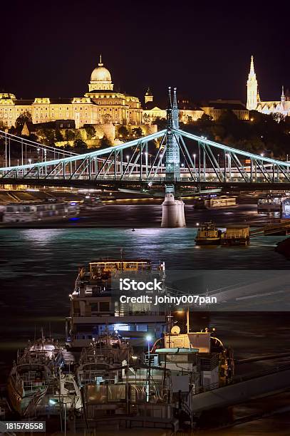 Touristen In Budapest Auf Die Donau Stockfoto und mehr Bilder von Budapest - Budapest, Architektur, Bauwerk