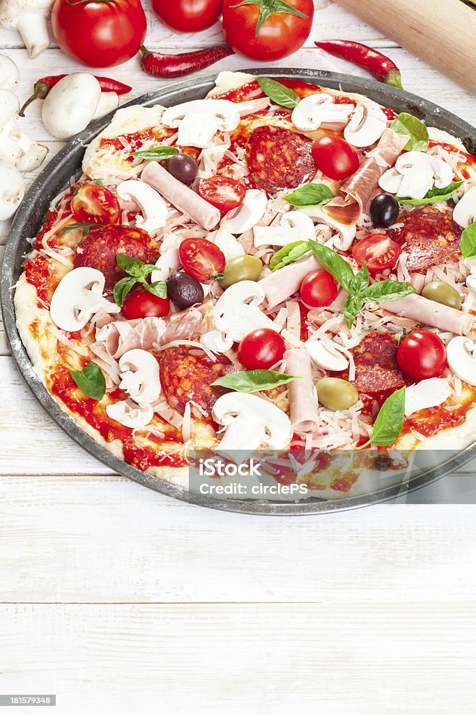 Здоровые пицца - Стоковые фото Базилик роялти-фри