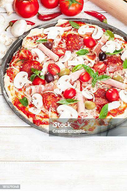 Здоровые Пицца — стоковые фотографии и другие картинки Базилик - Базилик, Без людей, Вертикальный