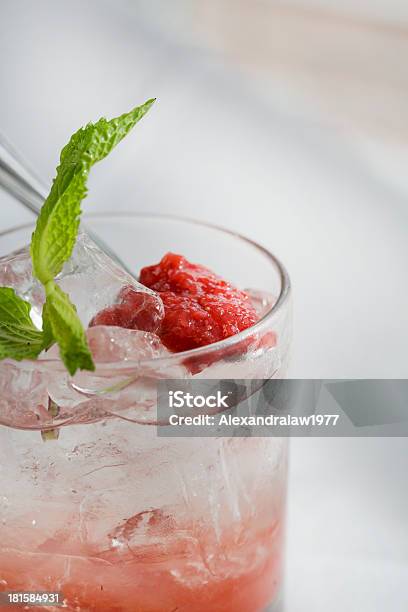 Foto de Coquetel Refrescante e mais fotos de stock de Alcoolismo - Alcoolismo, Bar, Bebida