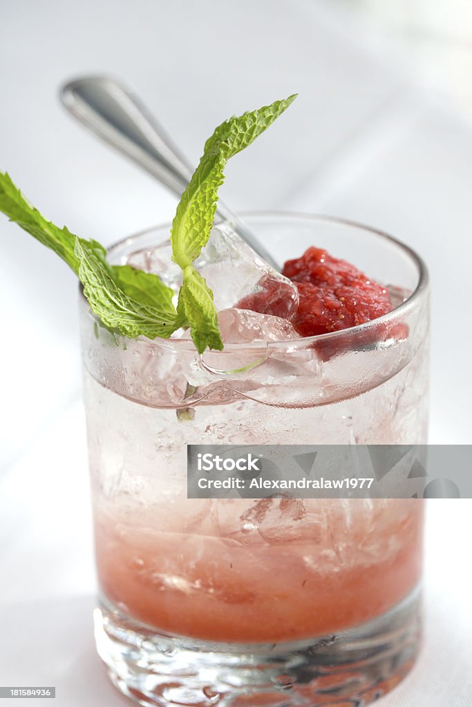 Cocktail rinfrescante - Foto stock royalty-free di Agrume