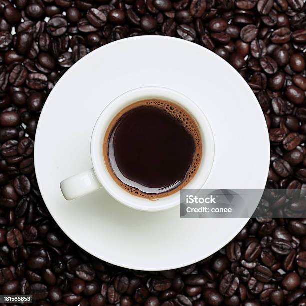 Tasse Kaffee Stockfoto und mehr Bilder von Alkoholfreies Getränk - Alkoholfreies Getränk, Ausgedörrt, Bildhintergrund