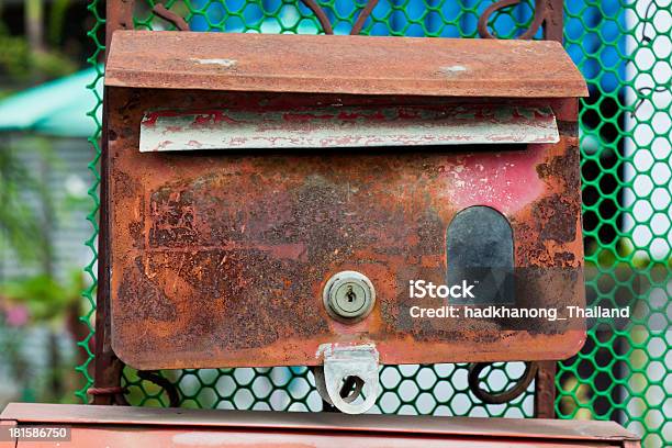 Old Postbox - Fotografias de stock e mais imagens de Antigo - Antigo, Caixa, Caixa de Correio