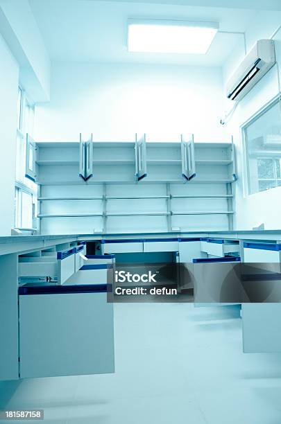 Labor Stockfoto und mehr Bilder von Arbeitsstätten - Arbeitsstätten, Arrangieren, Blau