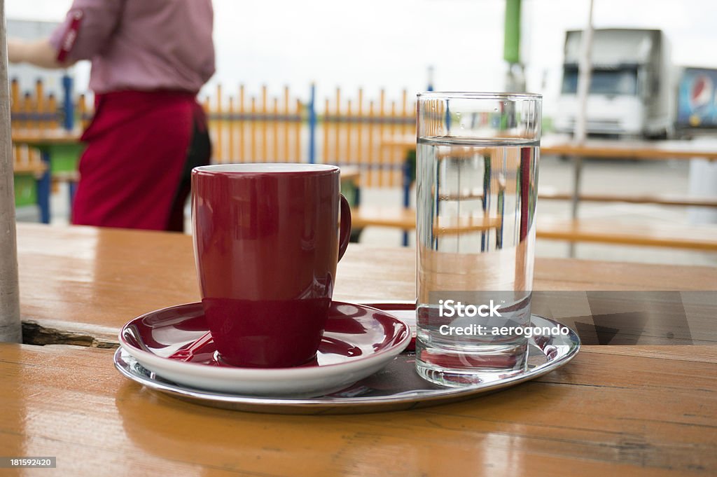 Pausa de café no posto de gasolina - Foto de stock de Posto de gasolina royalty-free