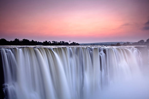 victoria falls ao amanhecer - sun fog sky river - fotografias e filmes do acervo