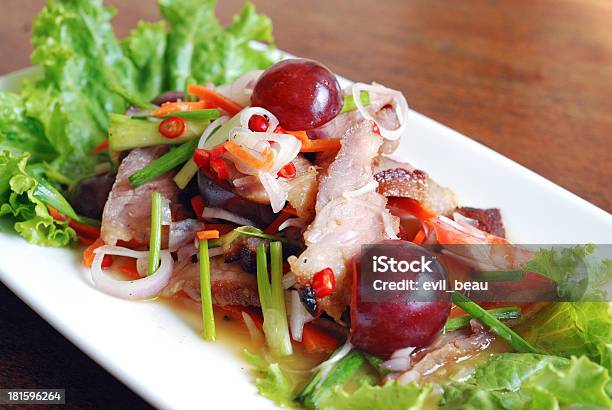Foto de Carne Suína Assada Com Salada Picante e mais fotos de stock de Alface - Alface, Alimentação Saudável, Almoço