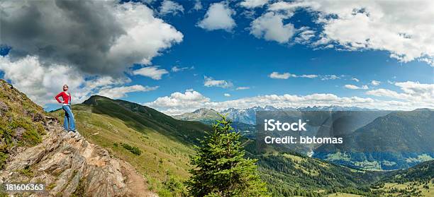 In Vista Trasversale - Fotografie stock e altre immagini di A forma di croce - A forma di croce, Adulto, Alpi