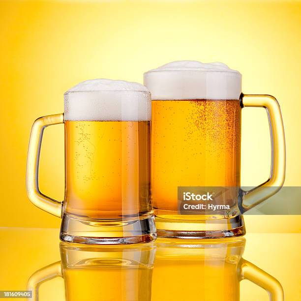 두 머그잔 맥주 폼 옐로우 캡 맥주에 대한 스톡 사진 및 기타 이미지 - 맥주, 두 물체, 대형