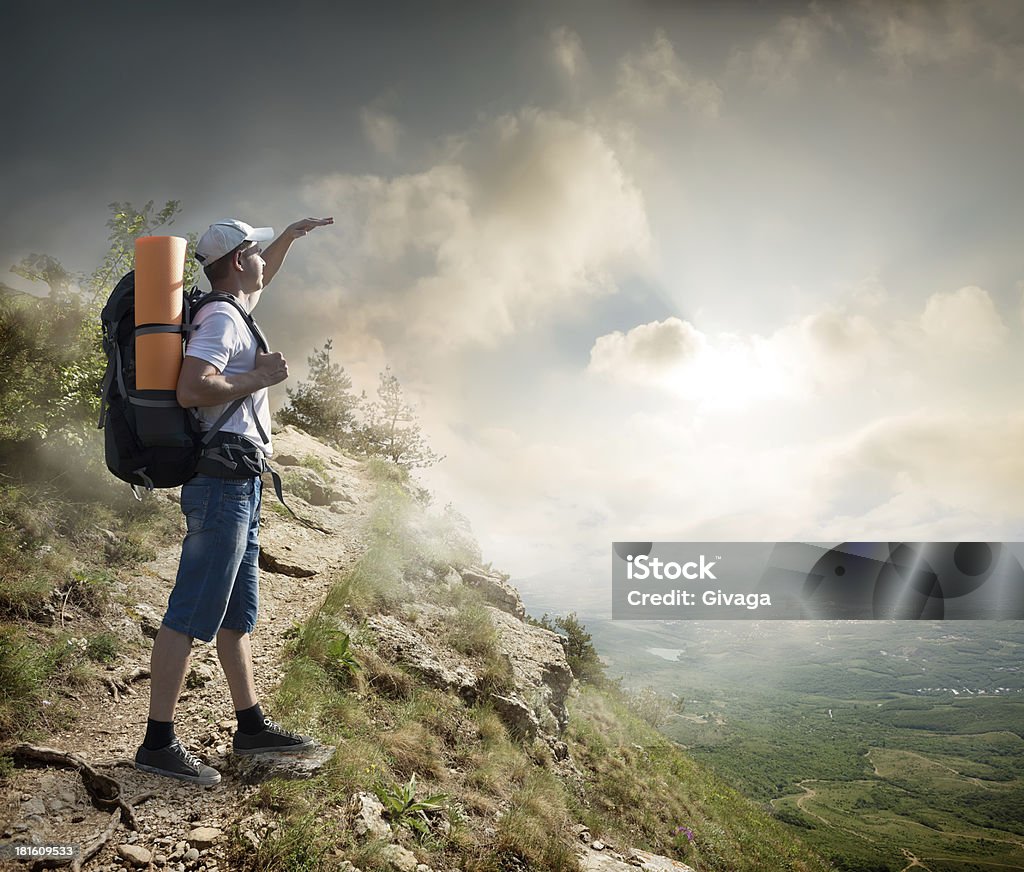 Туристы на и видом на холмы - Стоковые фото Абстрактный роялти-фри