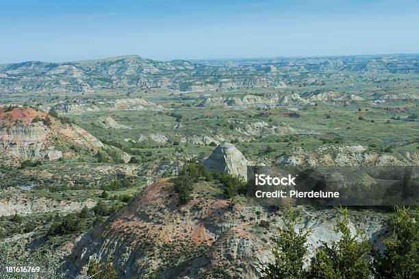 Painted Canyon Malowniczym Widokiem - zdjęcia stockowe i więcej obrazów Bez ludzi - Bez ludzi, Dolina, Dziki Zachód