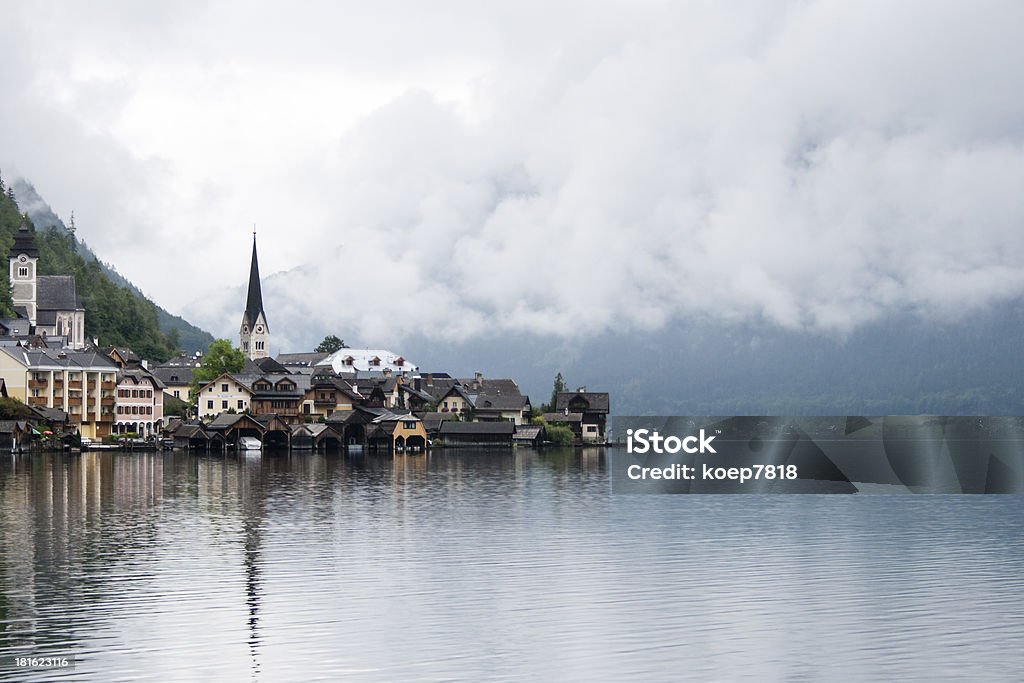 Lago de Hallstatt com as igrejas - Royalty-free Aldeia Foto de stock