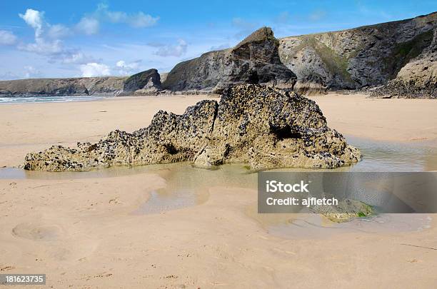 Bedruthan Steps Cornualha Reino Unido - Fotografias de stock e mais imagens de Ao Ar Livre - Ao Ar Livre, Areia, Azul