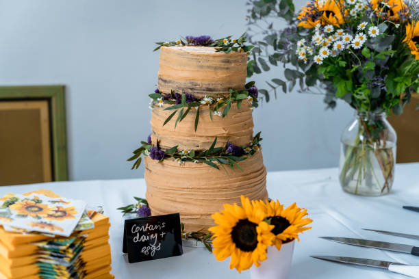 istock Wedding Cake with pretty flowers 1816278244