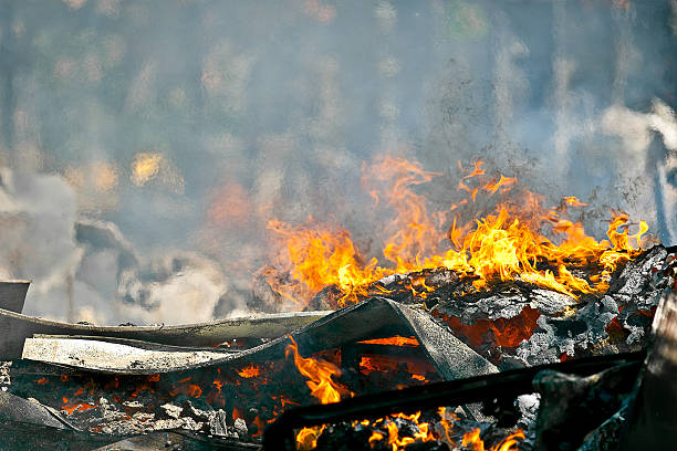 very hot fire creating air movement effect - 炸彈 個照片及圖片檔