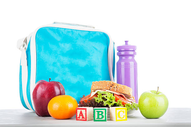 merenda escolar com os blocos de alfabeto - lunch box lunch red apple imagens e fotografias de stock