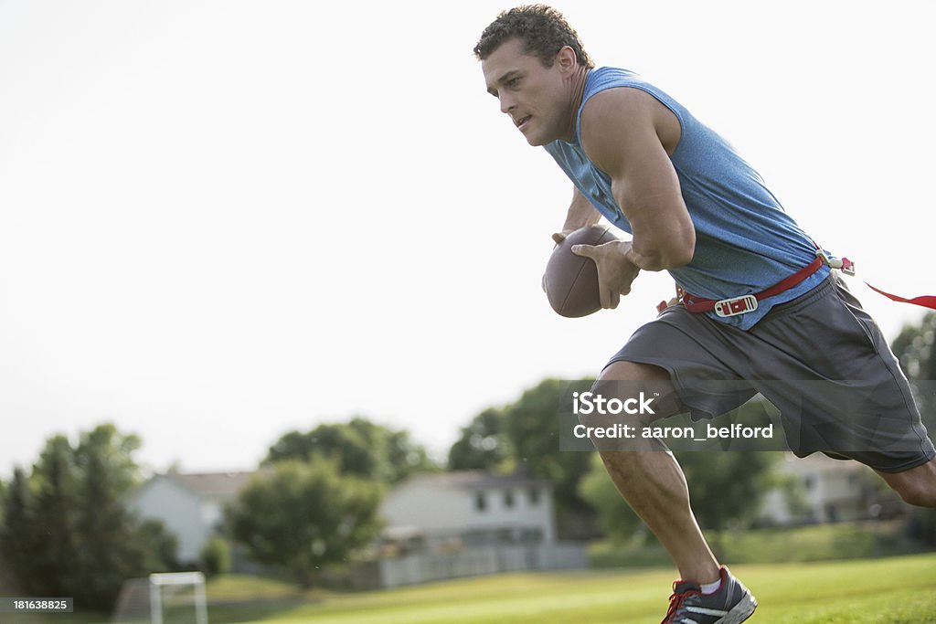 실행 플래깅 Football Player - 로열티 프리 근육질 체격 스톡 사진