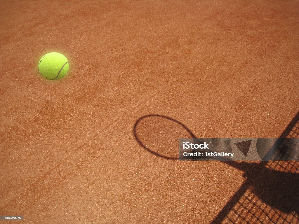 court de ténis rede sombra com raquete e Bola - Royalty-free Amarelo Foto de stock