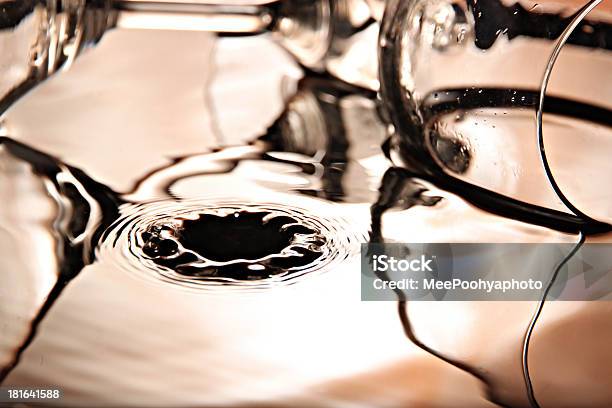 Aufnahmen Von Wassertropfen Eine Schöne Form Im Becken Stockfoto und mehr Bilder von Bewegung