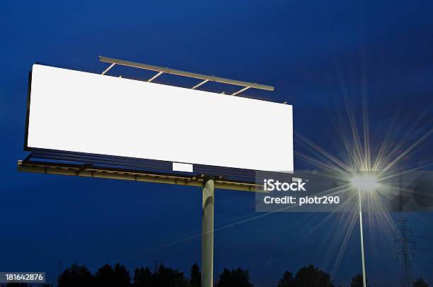 Photo libre de droit de Ad Bilboard Dans Une Ville banque d'images et plus d'images libres de droit de Blanc - Blanc, Horizontal, Industrie du bâtiment