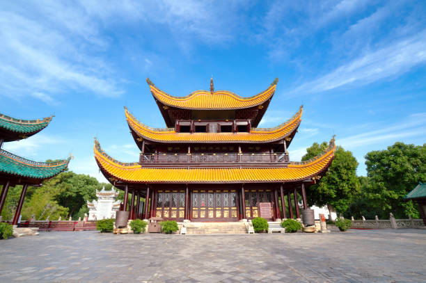istock Yueyang Tower is located beside Dongting Lake 1816463076