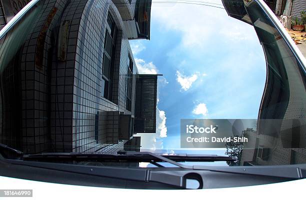 Reflejo Foto de stock y más banco de imágenes de Asfalto - Asfalto, Calle, Cielo