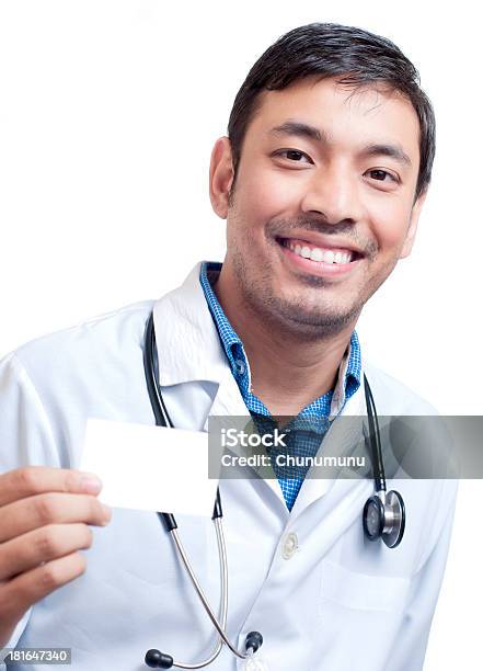 Medizin Arzt Mit Seinem Businesskarte Stockfoto und mehr Bilder von Grußkarte - Grußkarte, Halten, Arzt