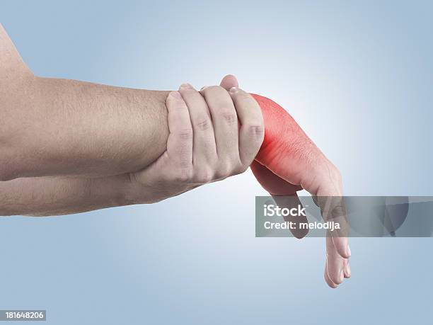 통증이 남자 손목 건강관리와 의술에 대한 스톡 사진 및 기타 이미지 - 건강관리와 의술, 경련, 관절