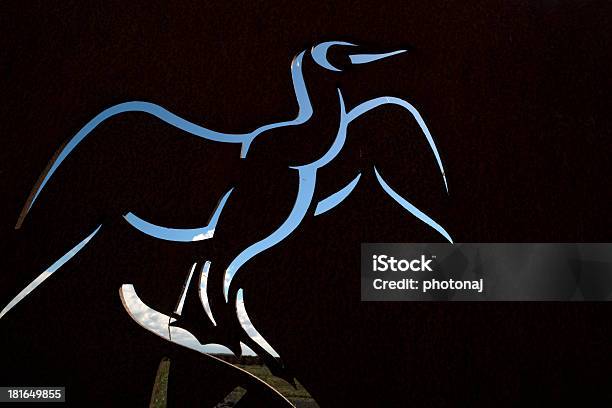 Pájaro Grabadas En Acero Foto de stock y más banco de imágenes de Acero - Acero, Animal, Arte