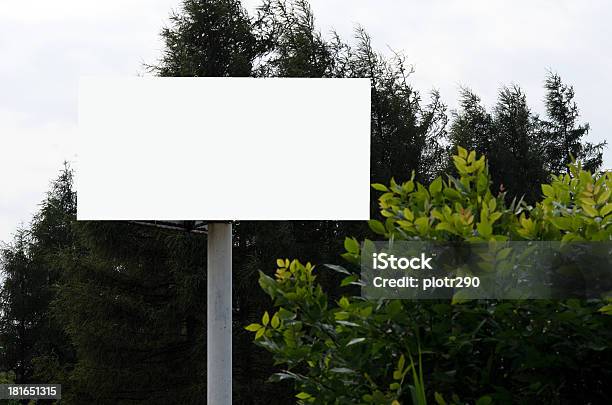 Ad Bilboard W Mieście - zdjęcia stockowe i więcej obrazów Bez ludzi - Bez ludzi, Biały, Billboard