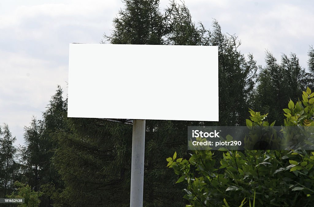 Pubblicità bilboard in una città - Foto stock royalty-free di Ambientazione esterna