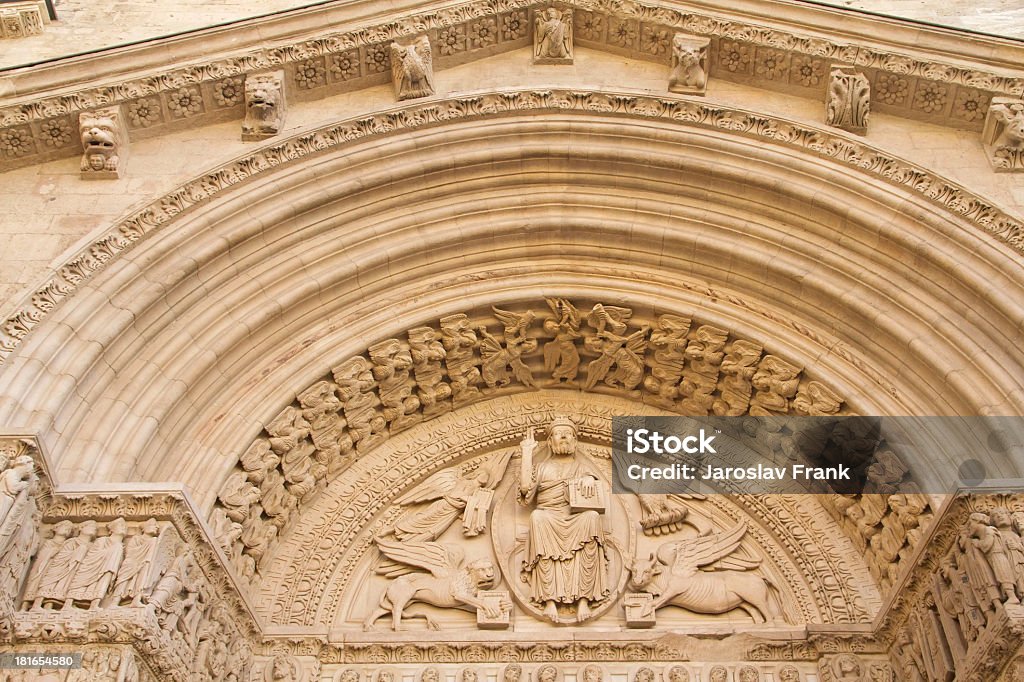 St Trophime Kirche. Portal Detail (Arles, Frankreich). - Lizenzfrei Alt Stock-Foto