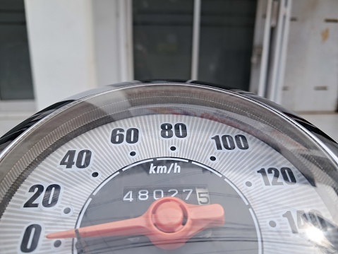 The motorbike speedometer needle shows the number 0