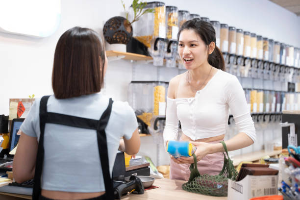istock Friendly Checkout at a Zero-Waste Grocery Store 1816784558