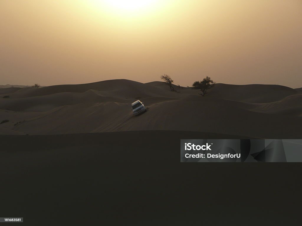 crazy safari dans le désert avec le soleil d'Abou Dhabi - Photo de Abou Dhabi libre de droits