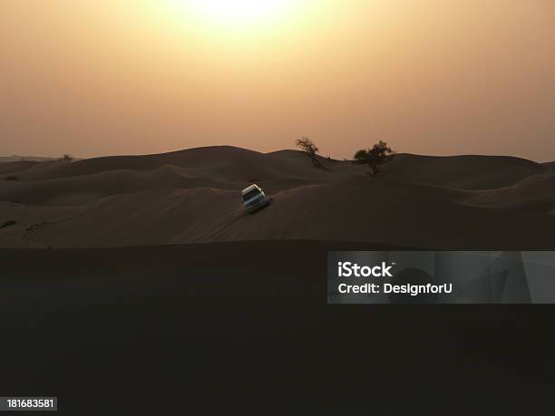 Photo libre de droit de Crazy Safari Dans Le Désert Avec Le Soleil Dabou Dhabi banque d'images et plus d'images libres de droit de Abou Dhabi