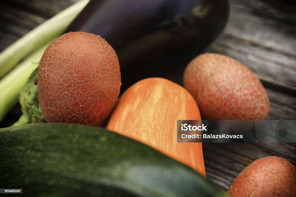 Produtos hortícolas frescos em fundo de madeira - Royalty-free Abóbora-Menina - Cucúrbita Foto de stock