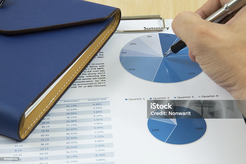 Tablas y gráficos de ventas - Foto de stock de Arreglar libre de derechos