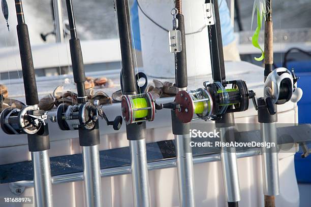 Cañas De Pescar En Bote Y Para Atrapar La Carta Foto de stock y más banco de imágenes de Industria de la pesca - Industria de la pesca, Pescar, Actividades recreativas