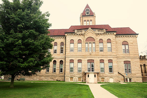 istock Old courthouse in Carrollton, Greene County 181689172